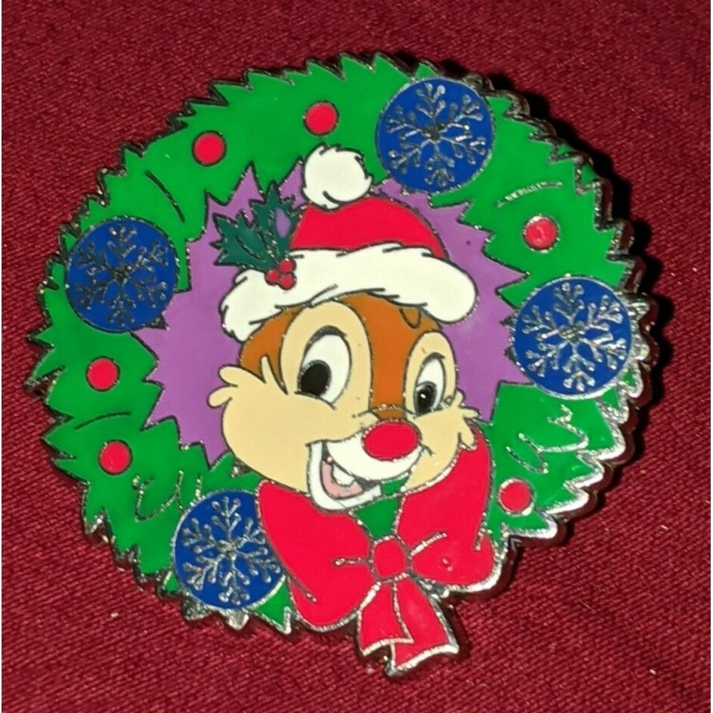 Disney's Chip & Dale Happy Holiday Christmas Wreath Mystery Tin Pin LE 3600 RARE